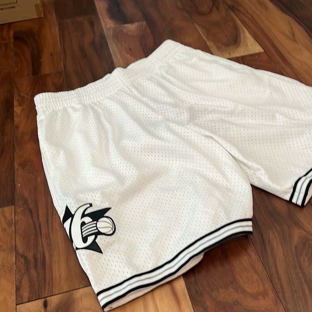 NWT Mitchell & Ness Philadelphia 76ers Basketball Shorts Size L Hardwood Classic